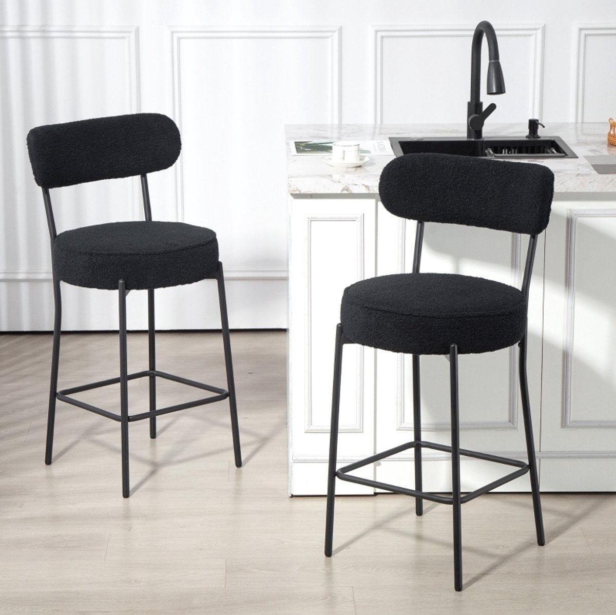 OKWISH Barkruk Set van 2 – Met Rugleuning, Fleece Beklede Zitting & Voetsteun – Modern Minimalistisch Design Voor Keuken Eiland En Bar – Metaal – Zwart
