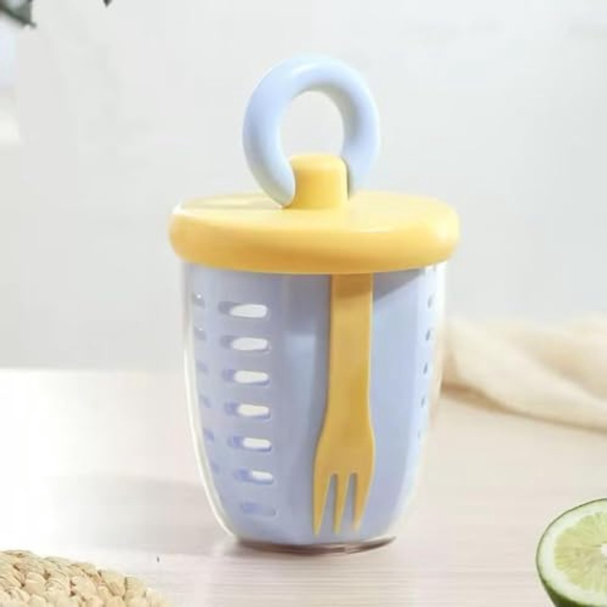 Namajunas - Draagbaar Lunchbeker met vork - 650 ml - Saladeschaal - Meal prep bakje - Fruitbakje school - Snackdoosje Kind - fruitbox - Geschikt voor vriezer. magnetron en vaatwasser - Saladetopper - lunchbox - School en kantoor