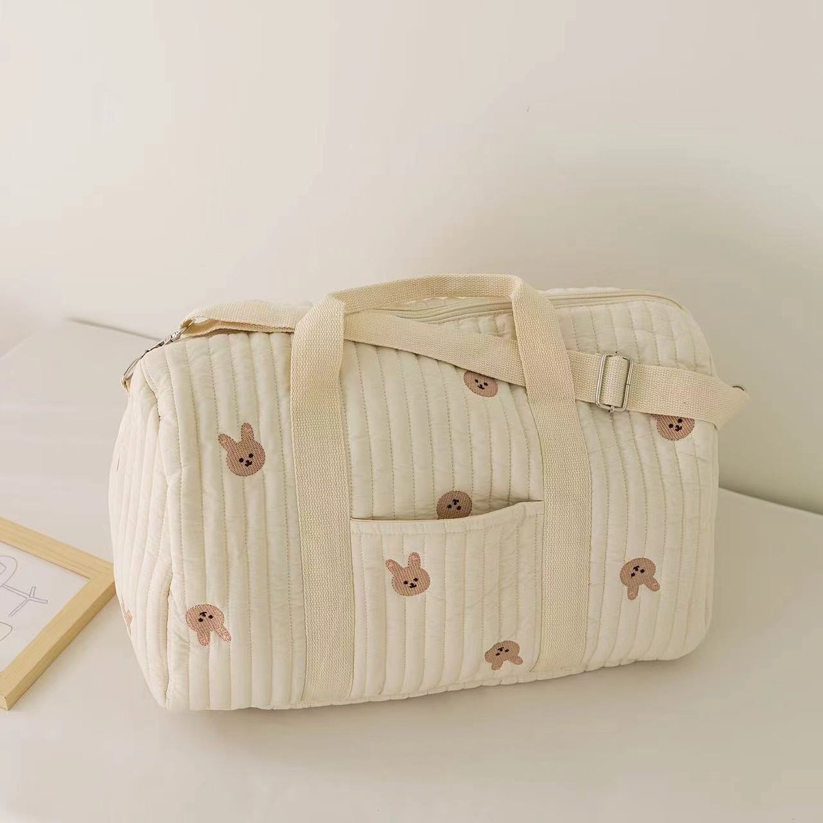 Luiermand - Luiermandje - Speelgoedmand - Luiermand voor Babykameraccessoires- Opbergmand voor babyluiers en doekjes- Lichtgroen - Luiertas Schoudertas – Verzorgingstas voor Baby - Ruime Opbergvakken – Unisex Baby Tas -Konijn mama tas