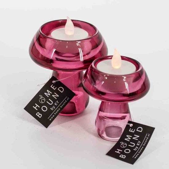 Twee roze glazen waxinelichthouders in de vorm van paddenstoelen, één groter dan de ander. Beide met een wit led waxinelichtje.