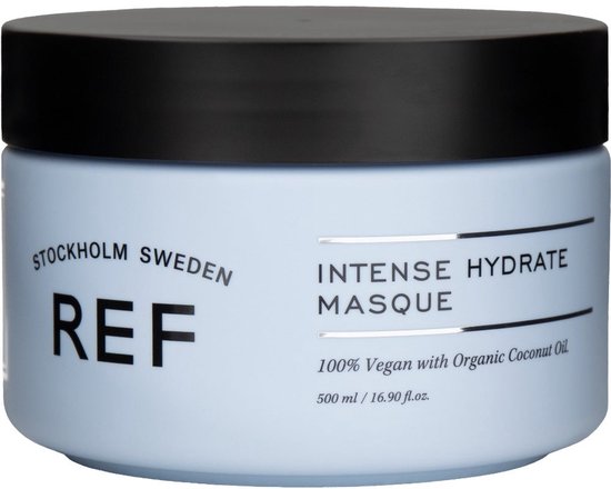 REF Intense Hydrate Masque haarmasker in lichtblauwe pot met zwarte deksel. Tekst: STOCKHOLM SWEDEN REF INTENSE HYDRATE MASQUE 100% Vegan with Organic Coconut Oil 500 ml / 16.90 fl.oz.