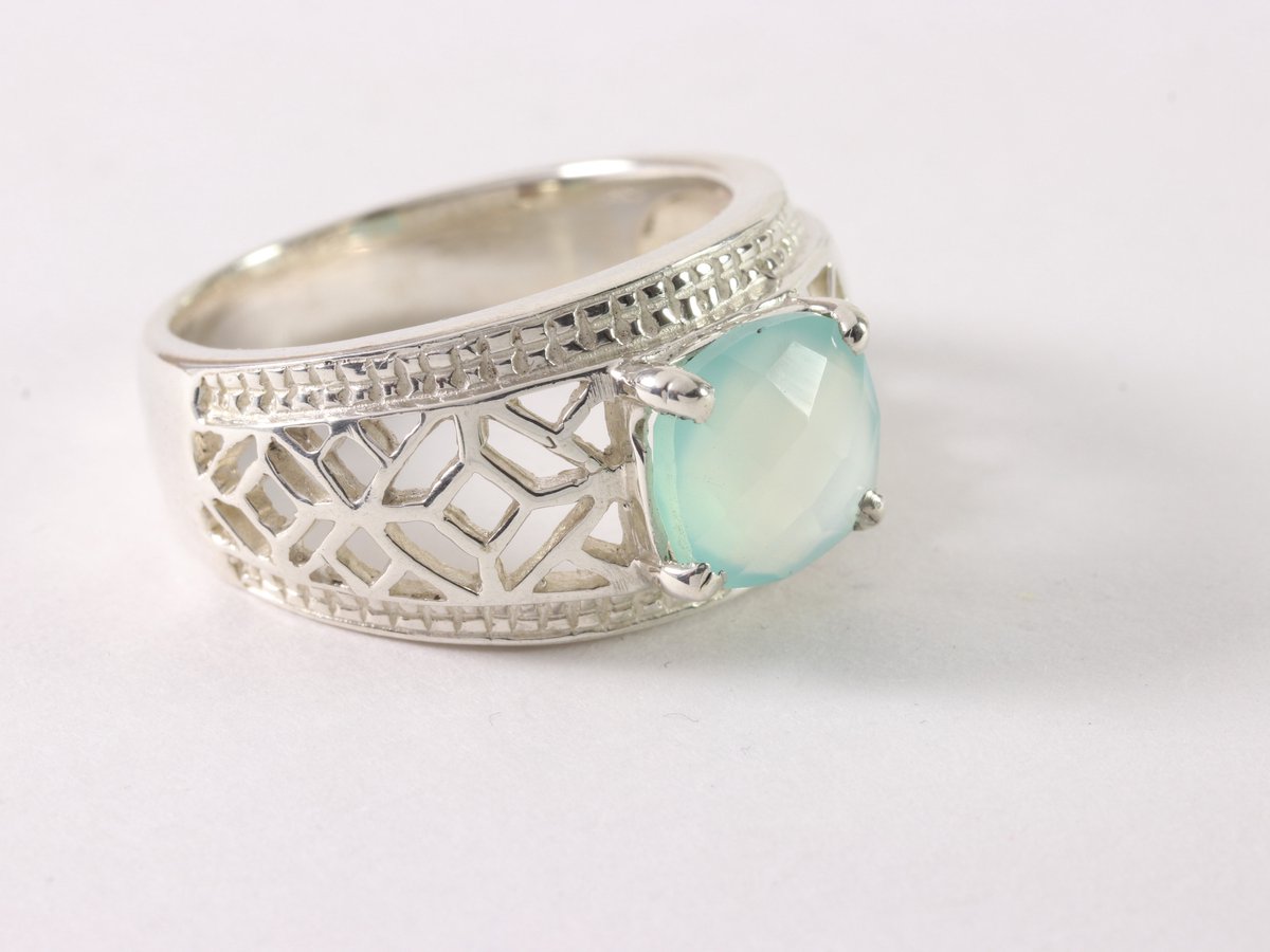 Opengewerkte zilveren ring met aqua chalcedoon - maat 18