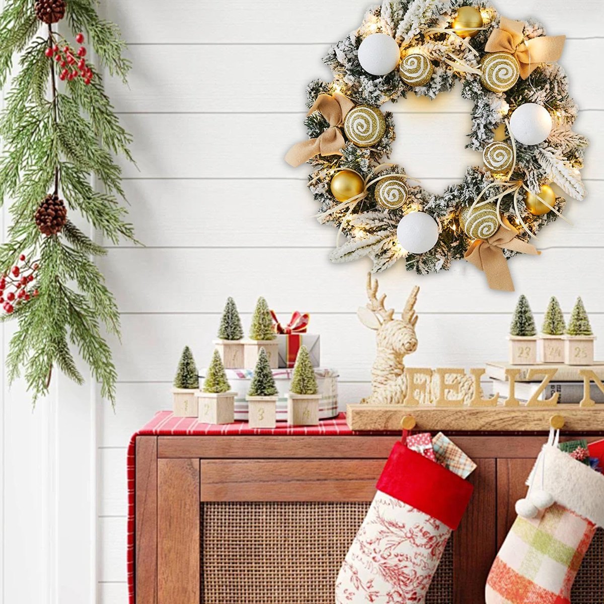 Kerstkrans met verlichting - 30 cm - Kunstmatige LED kerst krans met kerstballen - op batterijen - Kerst Deurkrans voor buiten, deur, Open Haard, Muur, Huisdecor - geel – foto 3
