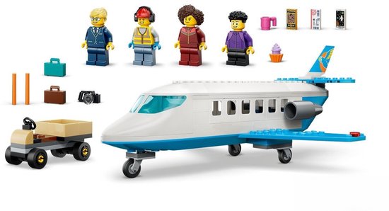 LEGO City Passagierstoestel met figuurtjes, bagagewagen, koffers, camera en rekwisieten.