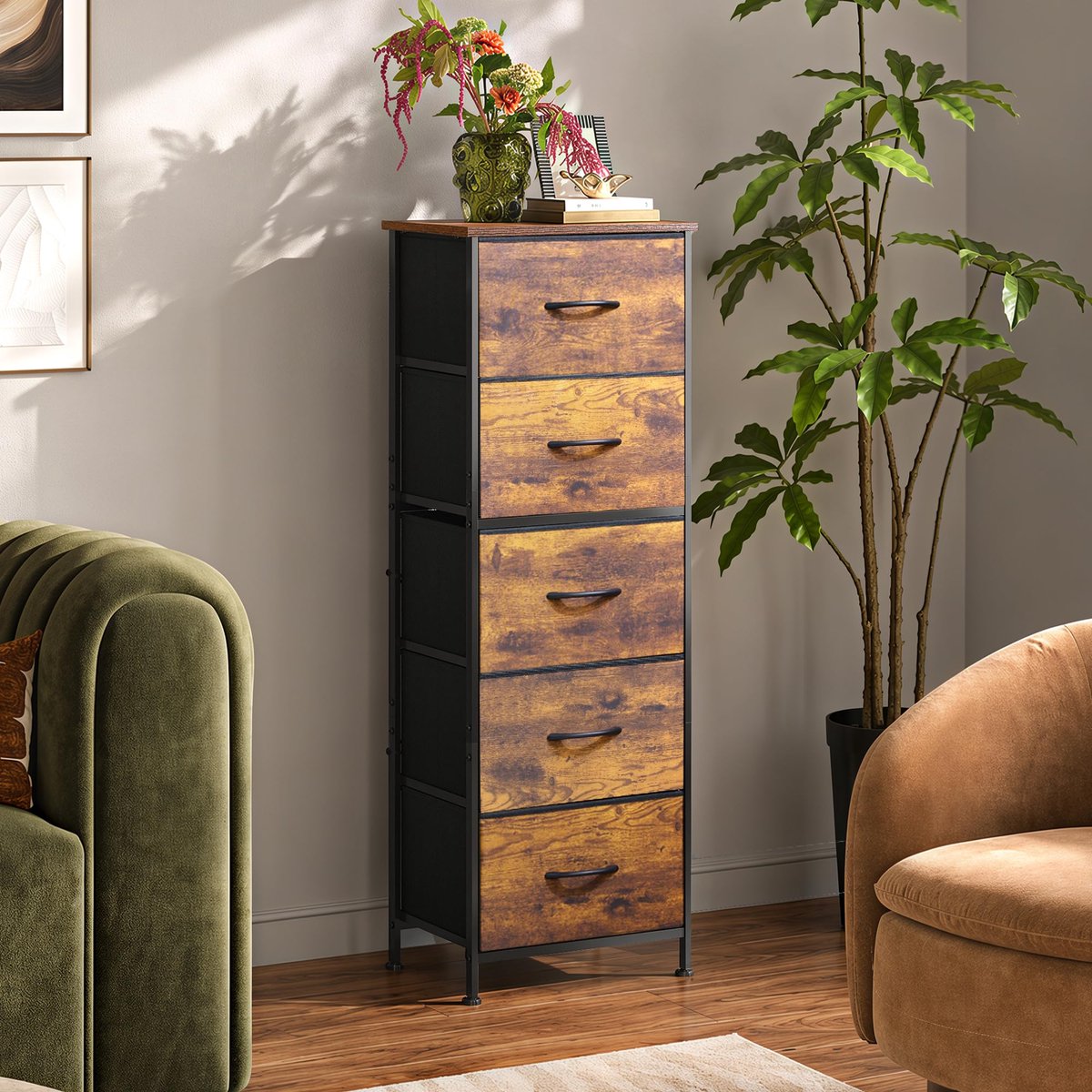 Opbergkast met vijf lades, bekleed met stof met houtnerfmotief, voorzien van uitneembare opbergdozen, een stalen frame en een houten blad. Geschikt voor thuisgebruik, kinderkamers, studentenkamers en gangen. Afmetingen: 45*30*115 cm