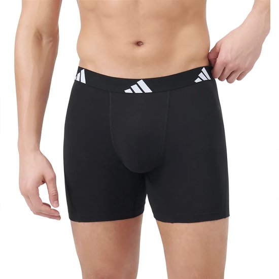 Zwarte Adidas boxer briefs met wit Adidas logo op de elastische band.