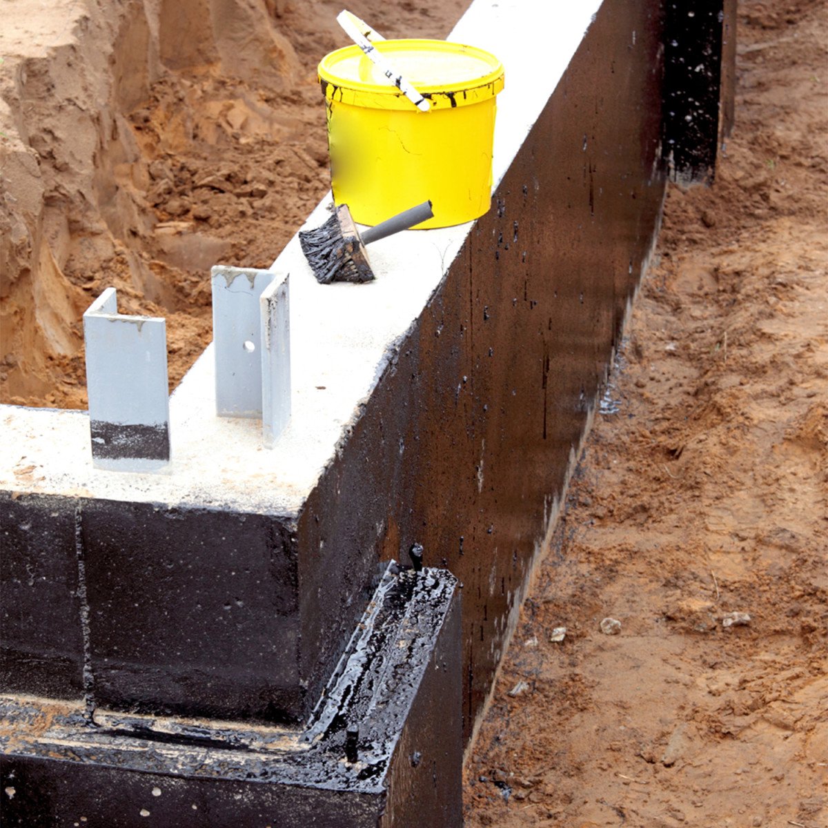 Bitumineuze waterdichte coating voor fundering betonblokken huis: ARCAFOUNDATION