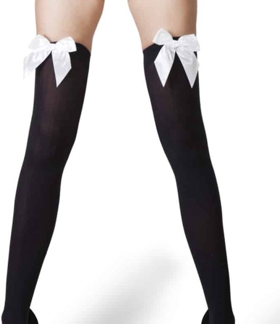 Zwarte kniekousen met witte strikken boven de knie.