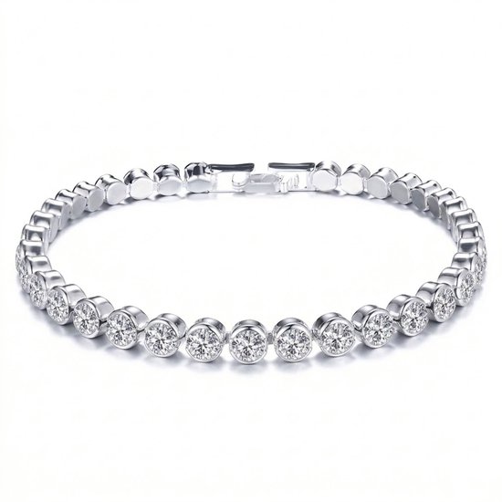 Zilverkleurige schakelarmband met rondom geplaatste ronde strass steentjes op een witte achtergrond.