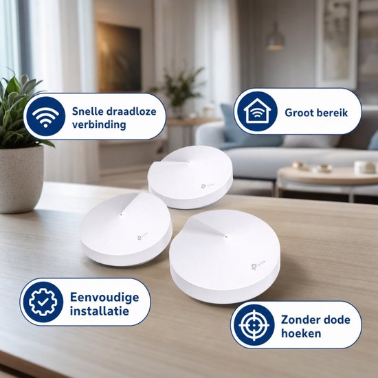 Drie witte, ronde wifi-routers met 'Snelle draadloze verbinding', 'Groot bereik', 'Eenvoudige installatie' en 'Zonder dode hoeken' iconen.