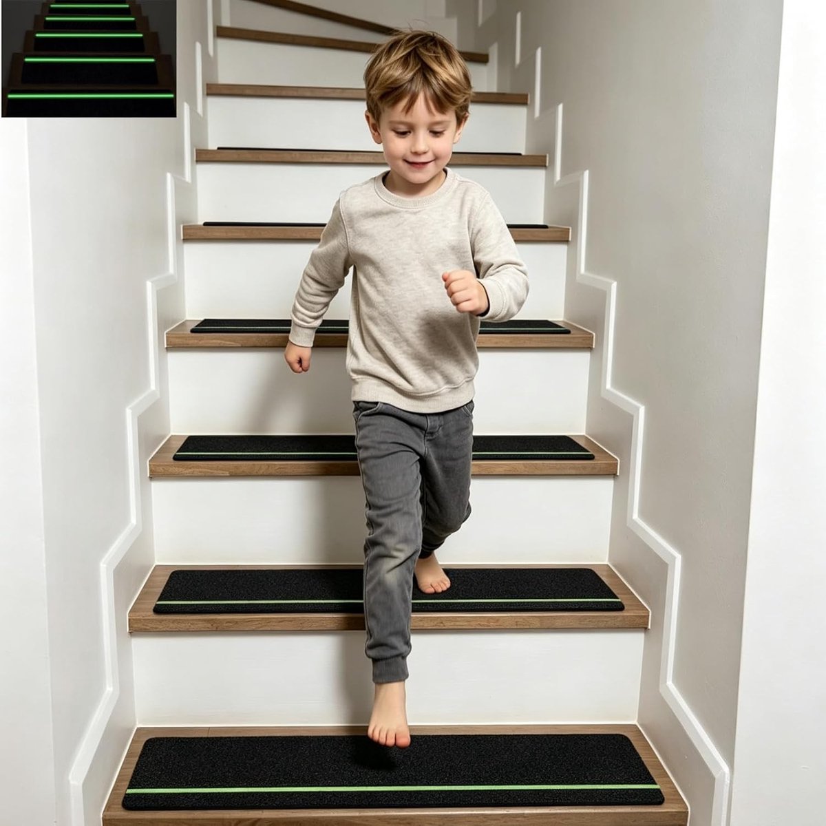 15-delige antislip trapmatten met zelfklevende glow stripes in zwart voor extra veiligheid en comfort