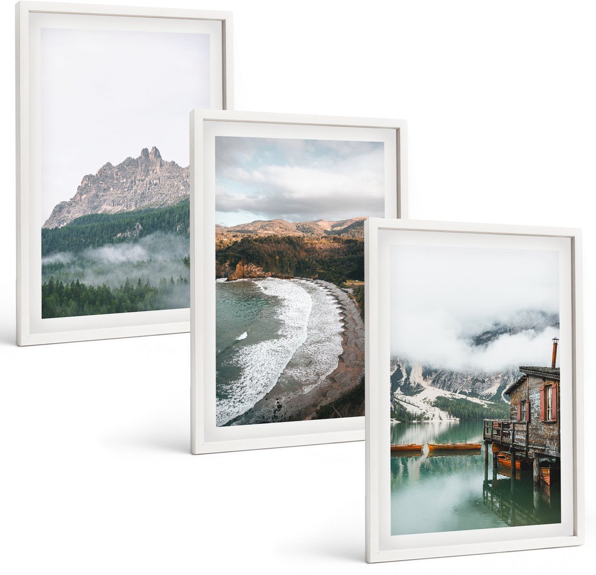 Wallfluent 3-Delige Schilderij Set - Berglandschap Met Een Strand En Een Houten Huis - 40 x 60 - Moderne Wanddecoratie - Slaapkamer