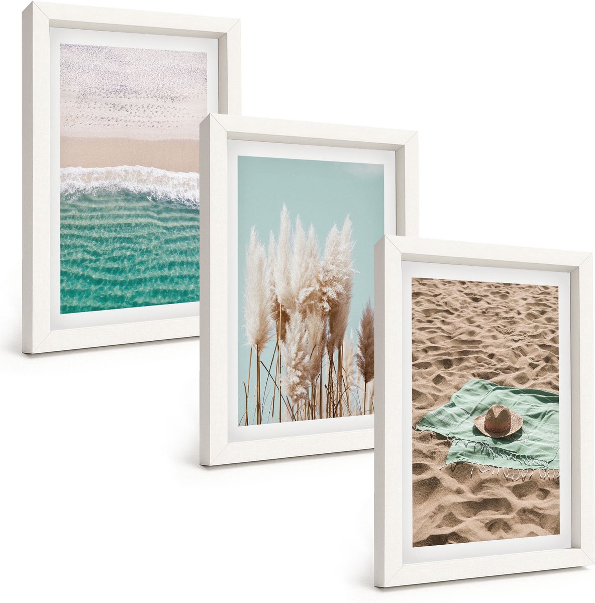 Wallfluent 3-Delige Schilderij Set - Strandgolven Gras Hoed Zand Ontspanning Natuur - 20 x 30 - Stijlvolle Muurdecoratie - Slaapkamer