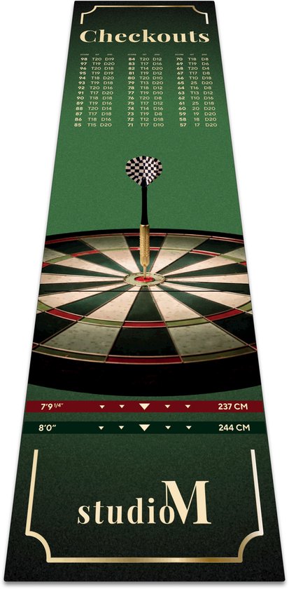 Groene dartmat met dartbord, pijl, "Checkouts" tekst en "studioM" logo, liggend op grijze achtergrond.