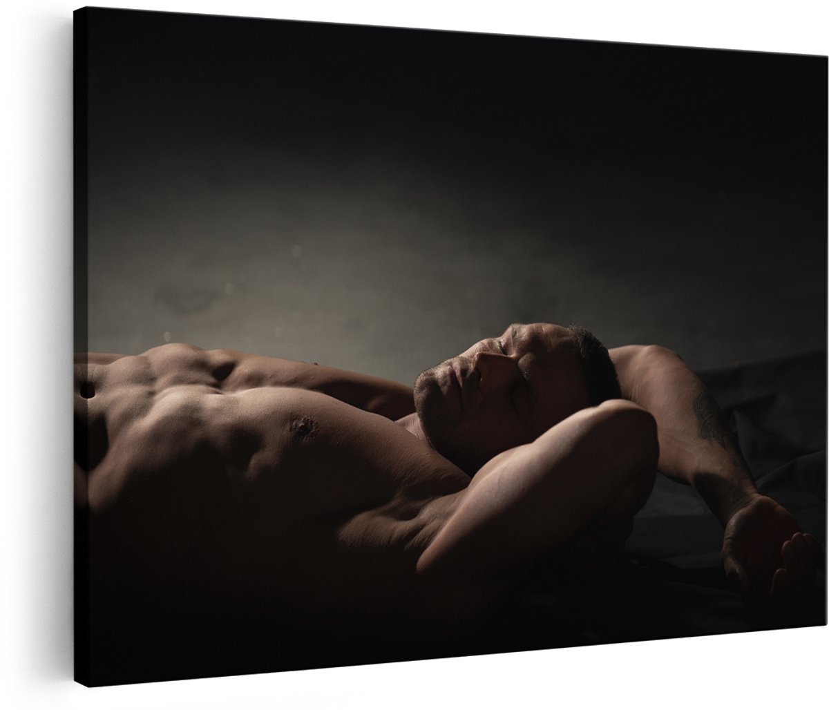 Artaza Canvas Schilderij Sexy Gespierde Man in Bed - Erotiek - 180x120 cm - Groot - Foto Op Canvas - Wanddecoratie Woonkamer