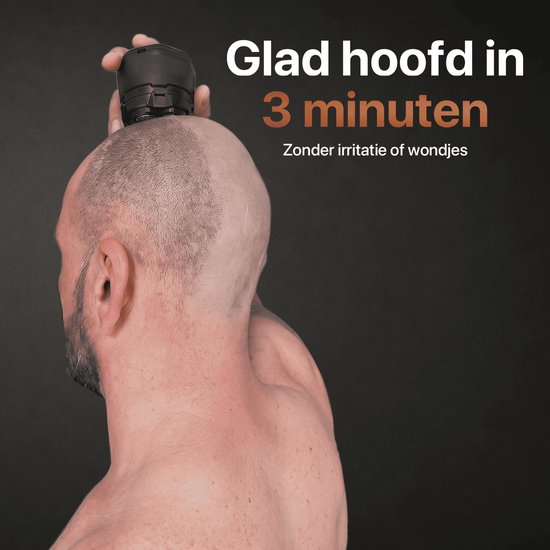 Man scheert zijn hoofd kaal met de Skull Master in 3 minuten. Tekst: "Glad hoofd in 3 minuten Zonder irritatie of wondjes".