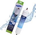Witte Samsung in-line waterfilter met blauw/groene verpakking met water splash.