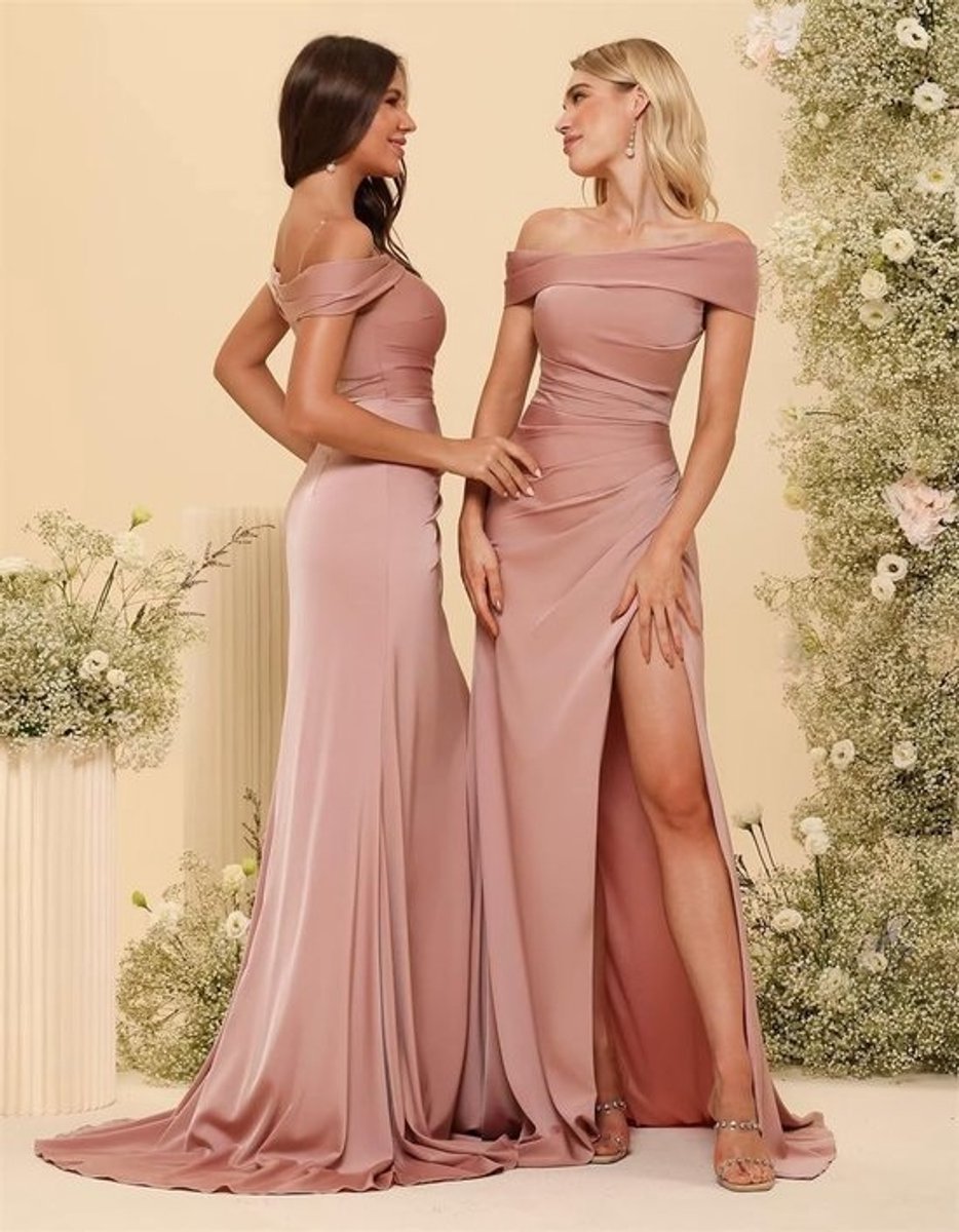Satijnen strapless avondjurk met losbolstaart