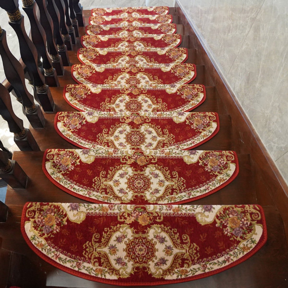 Traptreden matten set | Halfrond donkerrood klassiek bloemenpatroon | 24*65 cm + 3 cm vouwrand | 3 stuks | Zelfhechtend antislip voor binnentrappen
