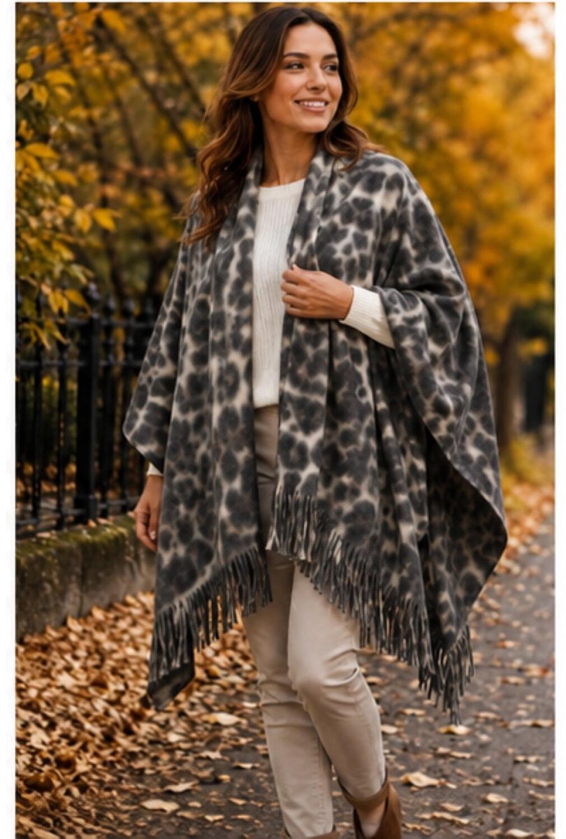 Luxe omslagdoek / poncho - panterprint - 180 x 140 cm - fleece One size -