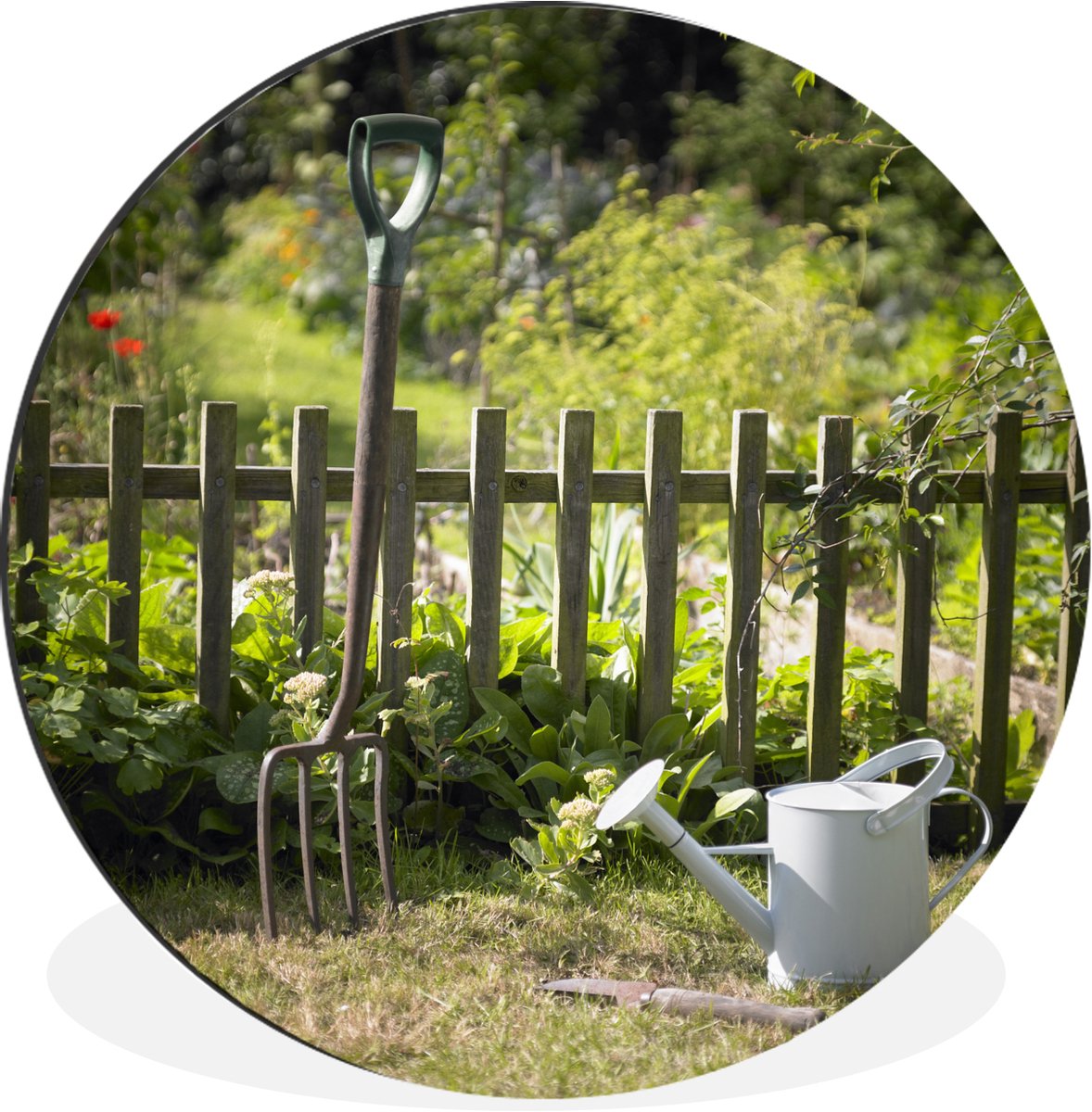 WallCircle - Wandcirkel - Muurcirkel - Een hooivork en een gieter in een tuin - Aluminium 