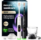 Wit en zwart Philips Sonicare 8500 DiamondClean duo pack met oplaadglas.