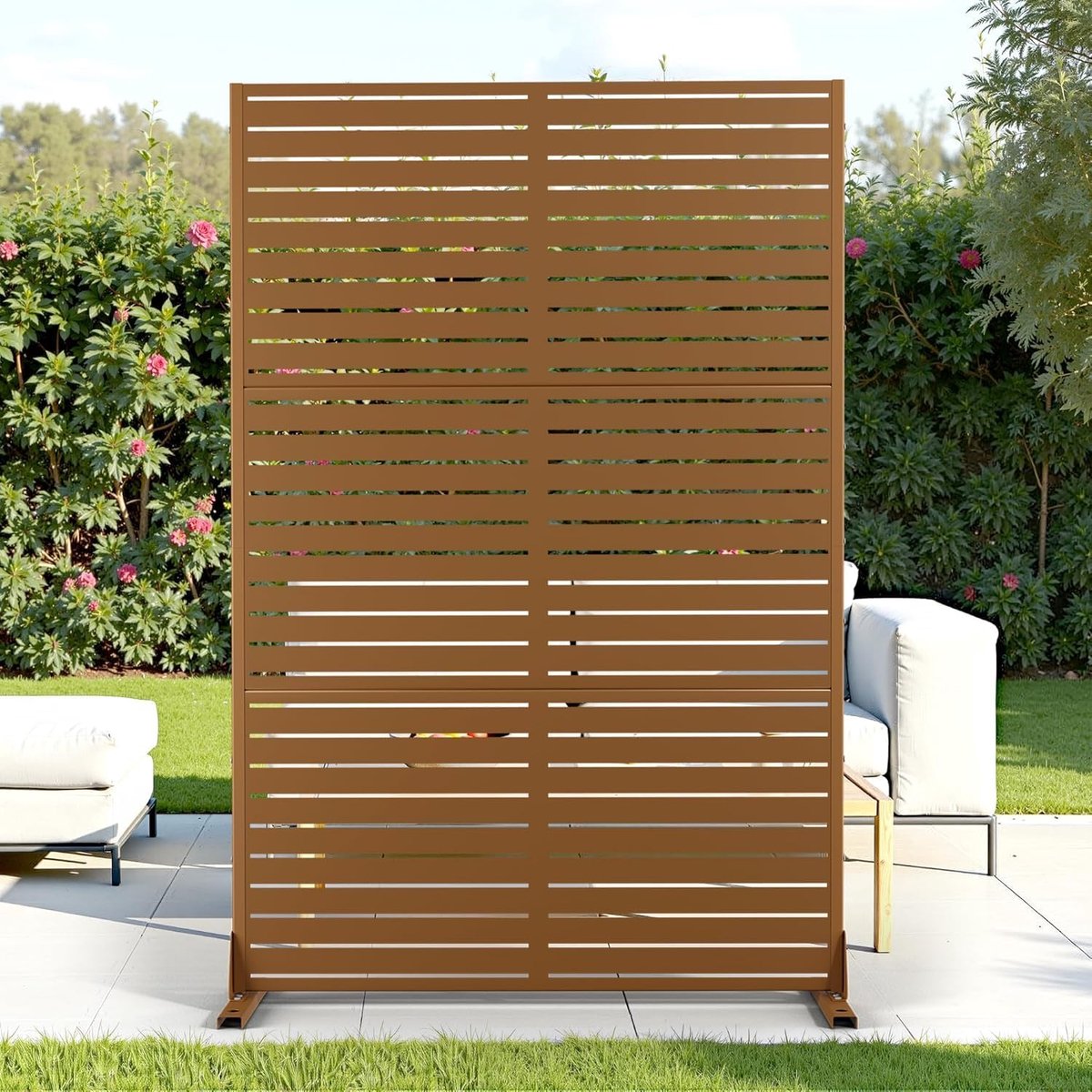 Metalen Privacy Scherm Outdoor & Indoor - Vrijstaande Paravent 180 x 117 cm - Modern Decoratief Tuinscherm - Kamerverdeler met Stabiele Poten - Voor Terras, Balkon en Woonkamer - bruin