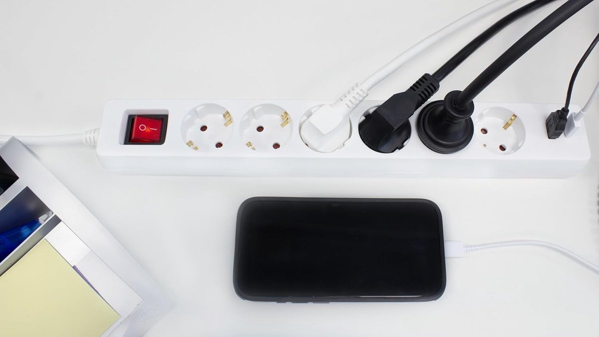 Stekkerdoos - Wit - 6 Stopcontacten - 2 USB-poorten - Voor Thuis en Kantoor