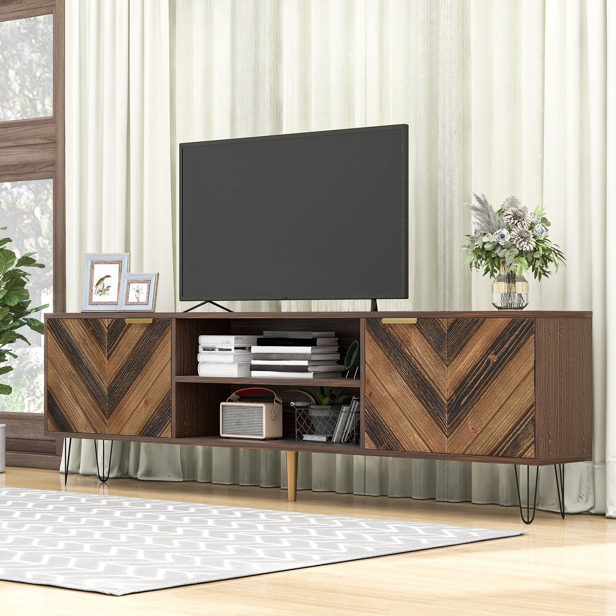 Tv meubel met twee deuren - twee vakken - lage plank - tv-kast - gouden handgrepen en metalen poten - houtkleur