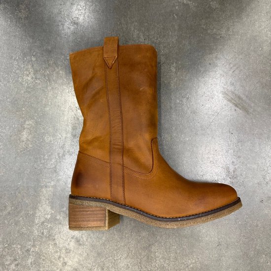 Botte de cowboy cognac Vaton en cuir ciré avec un talon bloc.