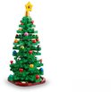 Sapin de Noël LEGO vert décoré de boules colorées, de cœurs rouges et d'une étoile dorée.