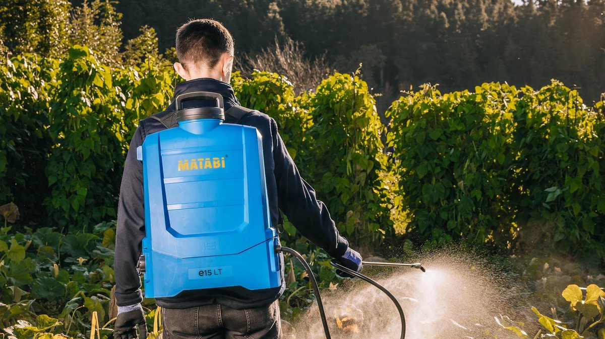 SnelShoppen - Elektrische Sproeier met Afneembare Li-ion Accu, Compact en Licht Design, Tot 150L Gebruik, Ergonomische Tank, Gevoerde Schouderriemen,