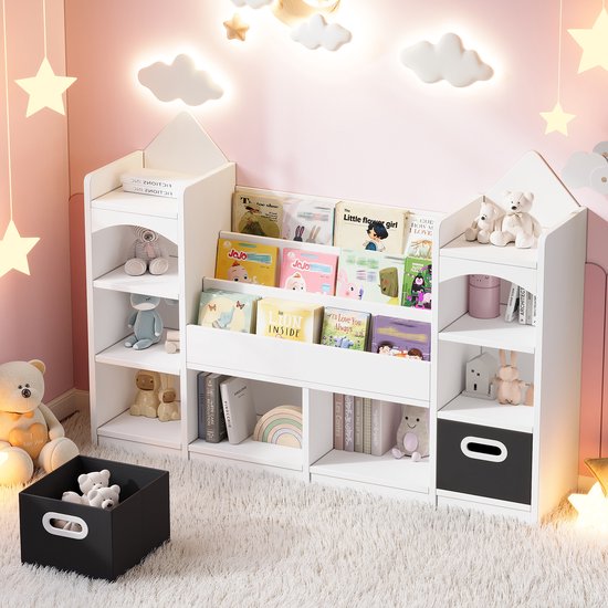 Wit kasteelvormig kinderboekenkastje met boeken, speelgoed, opbergvakken en een zwarte opbergbox naast het kastje.