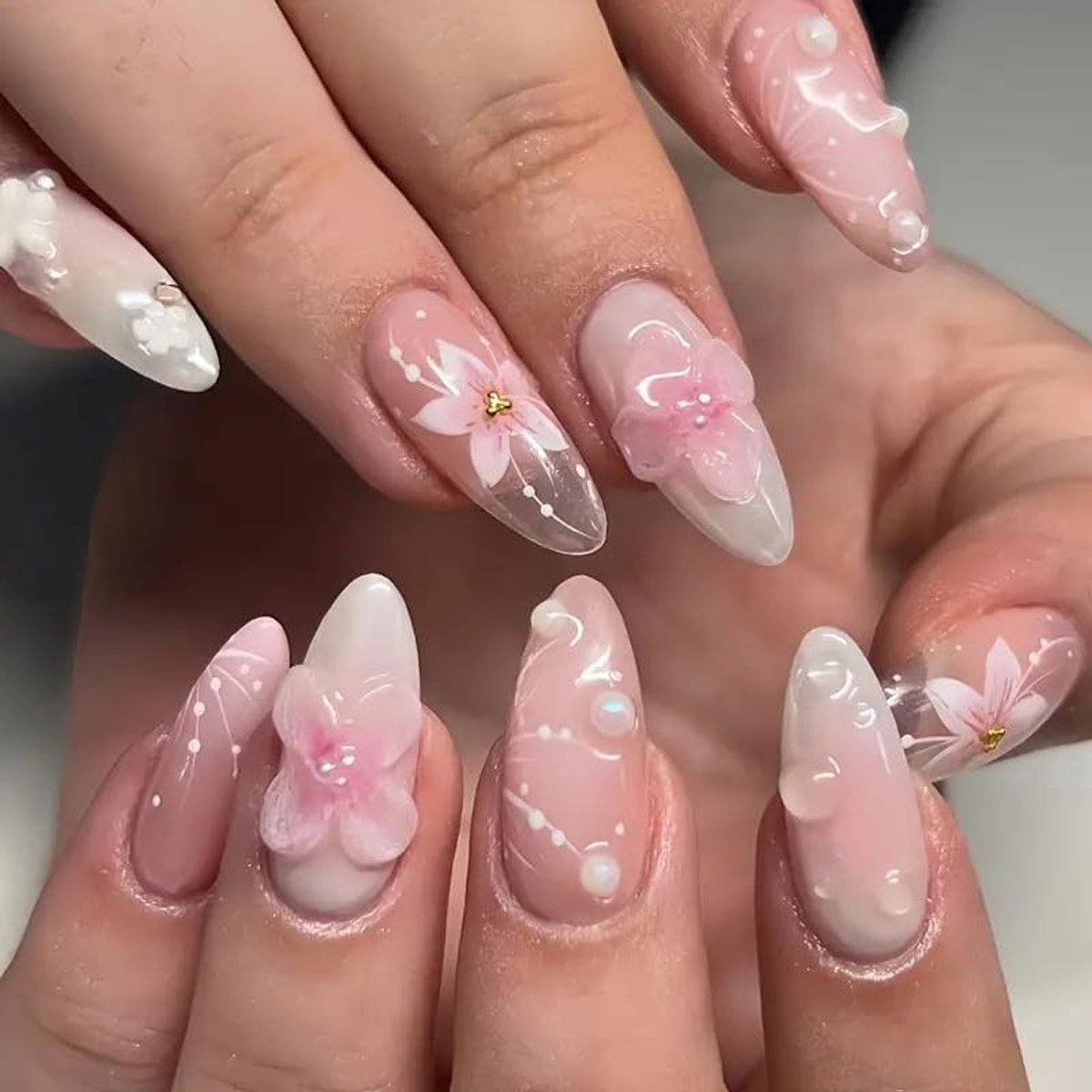 Dailygoods- Valse Nagels 24 Stuks - Acrylnagels met Bloemenpareldesign - Medium Amandelvorm - Herbruikbare Plaknagels - Zelfklevende Kunstnagels - Salonkwaliteit Afwerking