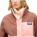 Bruine fleece jas met roze en lichte roze panelen, ritsvak en logo.