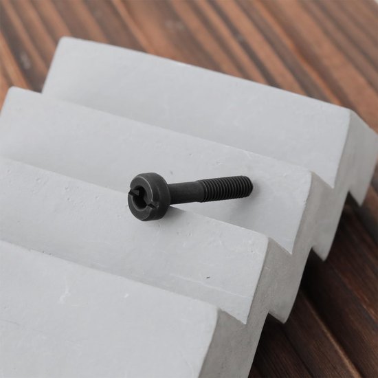 Dailygoods- Schroef Staal - 4 Stuks - Compatibel met Husqvarna 340/345/365/371/372 - Hoge druksterkte - Corrosiebestendig - Stabiliteit en veiligheid - Machine Schroef van Dailygoods — afbeelding 3