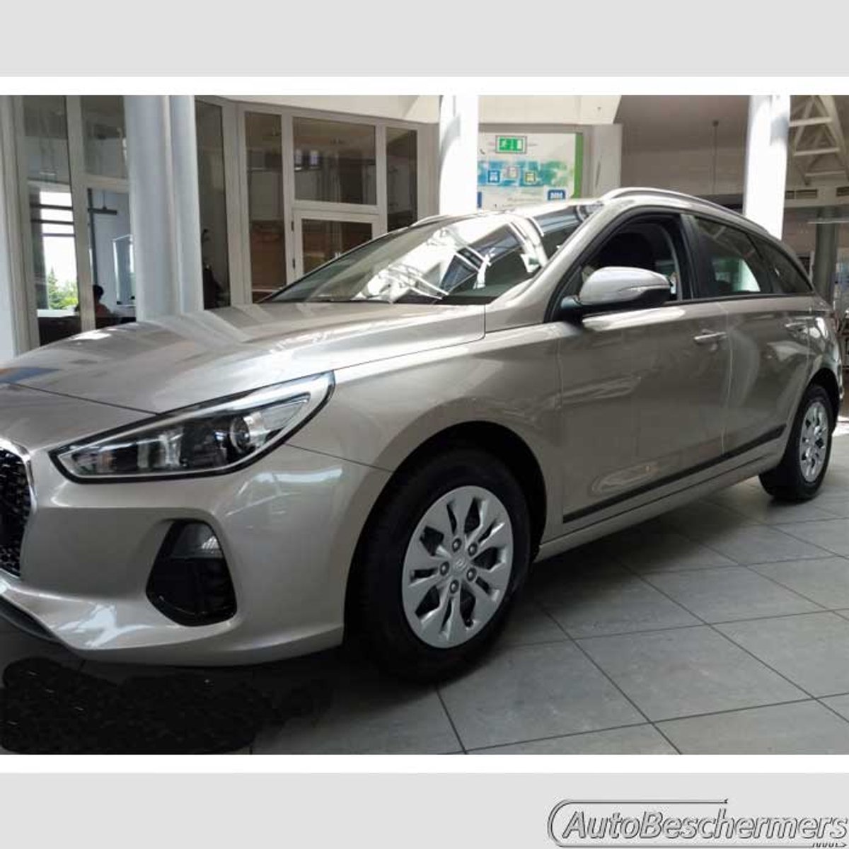 Stootlijsten set zwart voor Hyundai i30CW 2017-. De stootstrips zijn zelfklevend. Set a 4 stuks (#0054)