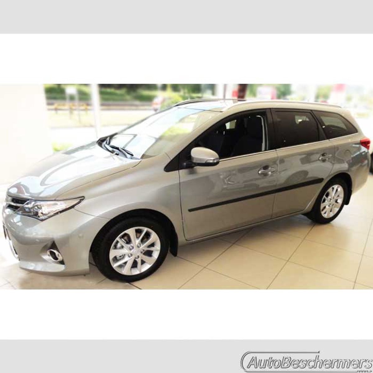 Stootlijsten set zwart voor Toyota Auris Stationwagon 07.2013-08.2015. De stootstrips zijn zelfklevend. Set a 4 stuks (#1620)