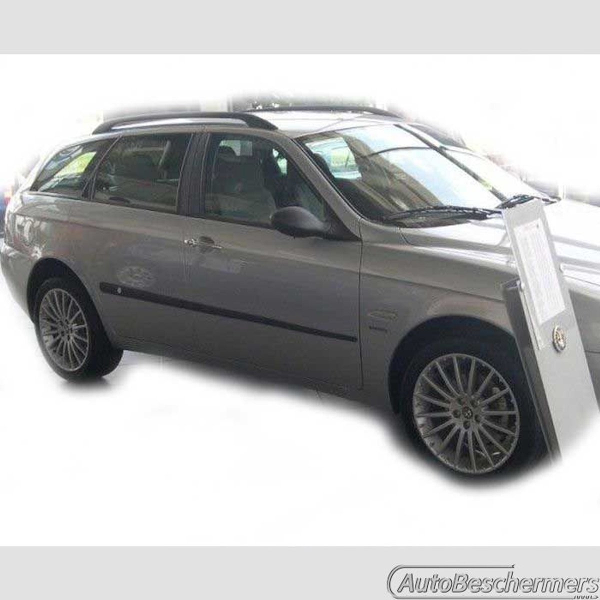 Stootlijsten set zwart voor Alfa Romeo 156 Sportwagon 1997-2007. De stootstrips zijn zelfklevend. Set a 4 stuks. (#0005)