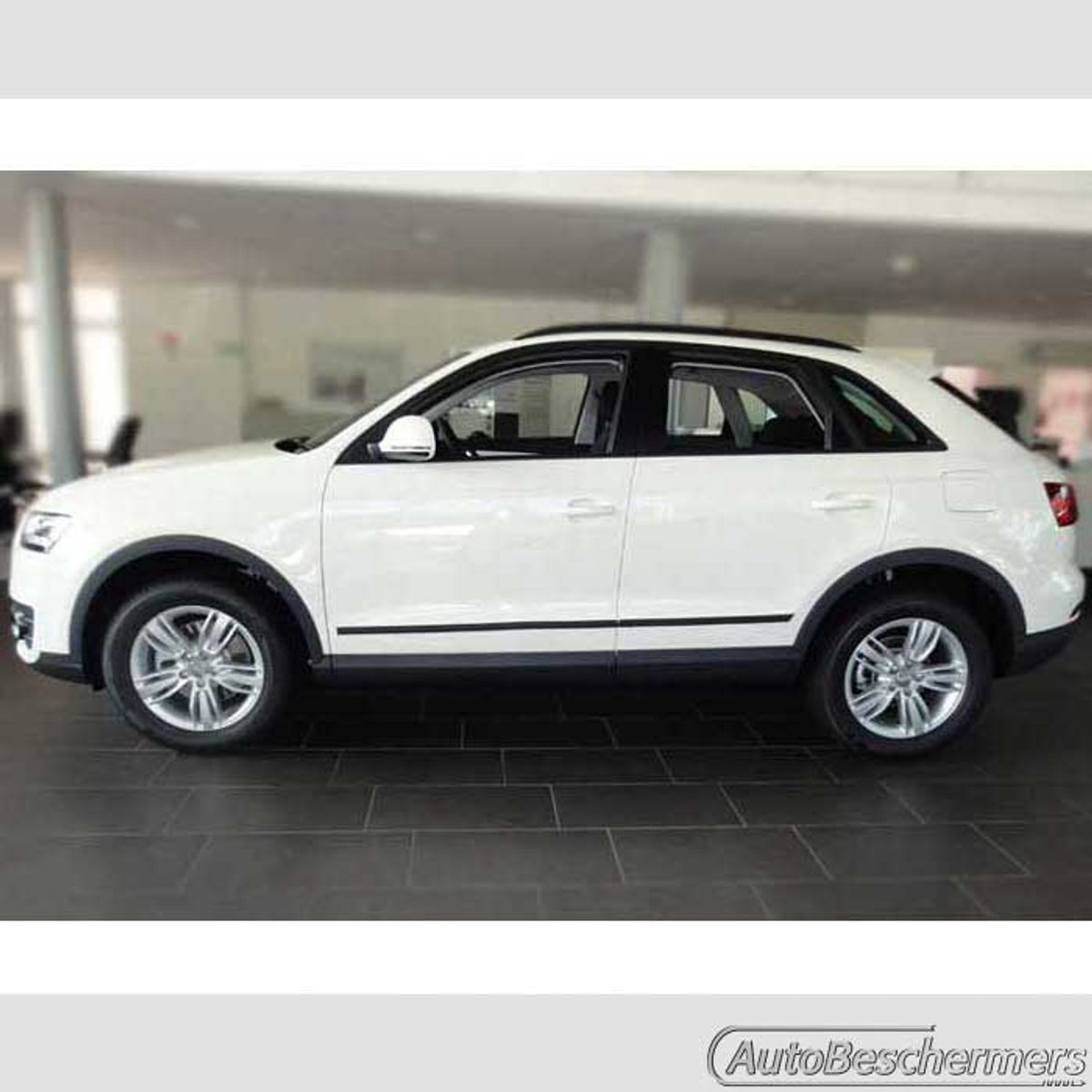 Stootlijsten set zwart voor Audi Q3 10.2011-. De stootstrips zijn zelfklevend. Set a 4 stuks. (#0035)