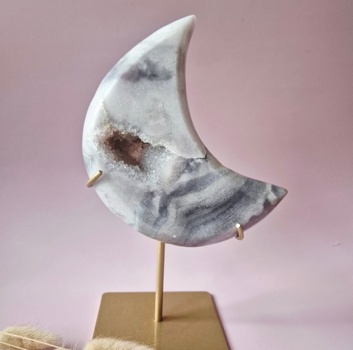 XL Edelsteen Druzy Pink Amethyst Maan – Hoge Kwaliteit #14 1025g | incl. metalen standaard | uniek stuk Roze Amethist