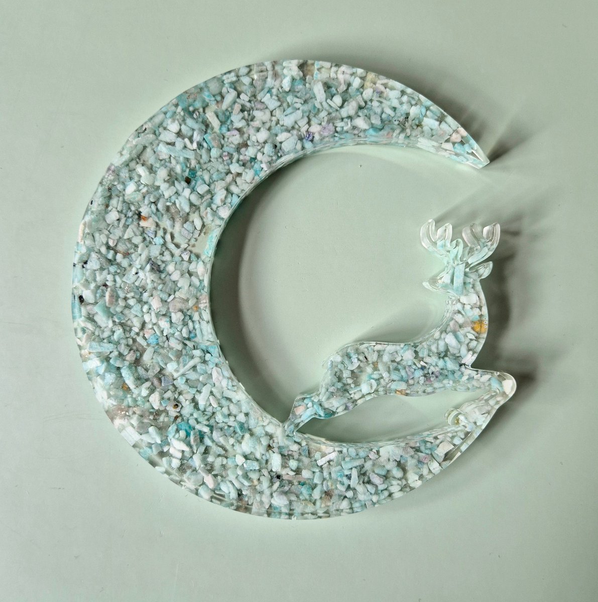 Edelsteen Chips in Resin Groen - Maanvormige Decoratie Met Hert