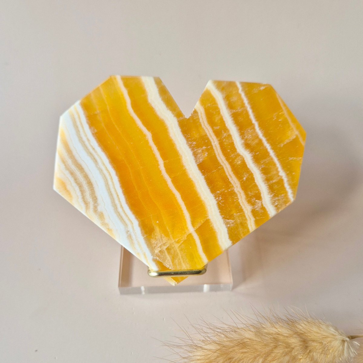 Edelsteen Gele Calciet Hart Inclusief standaard - A. 181gram