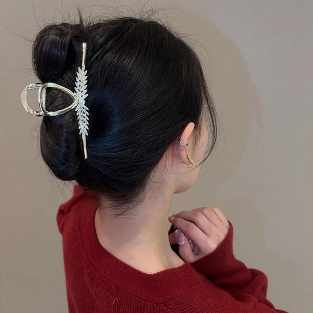 Metalen haarklauwclips voor haarstyling van vrouwen en meisjes met dun en dik haar, vintage design.