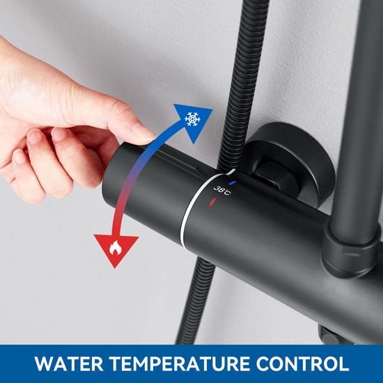 Handpast de water temperatuur aan op de zwarte thermostaatkraan, met indicatie 38°C.