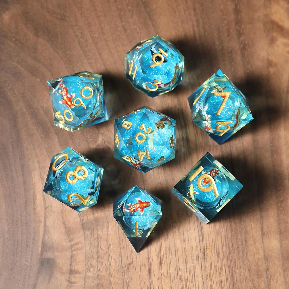 Core Resin Scherp Randige Polyhedral Dobbelstenen Set, 7 stuks - Koi Vis Oceaan Thematische RPG Dobbelstenen voor Dungeons en Dragons