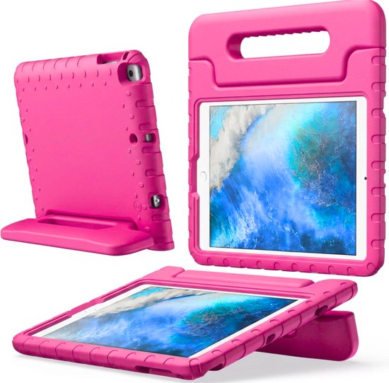 Housse rose pour iPad avec poignée et support, montrée sous différents angles avec un iPad.