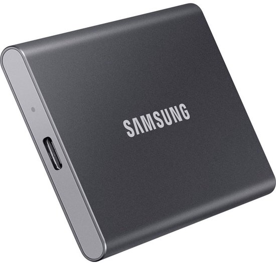 Grijze Samsung Portable SSD T7 met USB-C poort aan de zijkant.