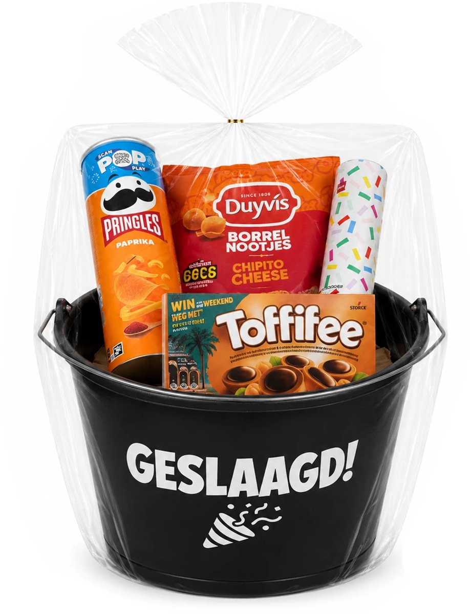 Emmer - Geslaagd in geschenkverpakking - Gevulde cadeau emmer - met tekst - Verpakt in cellofaan - 12 liter - zwart - Verjaardag man & Vrouw - Jubilieum cadeau - Geslaagd cadeau
