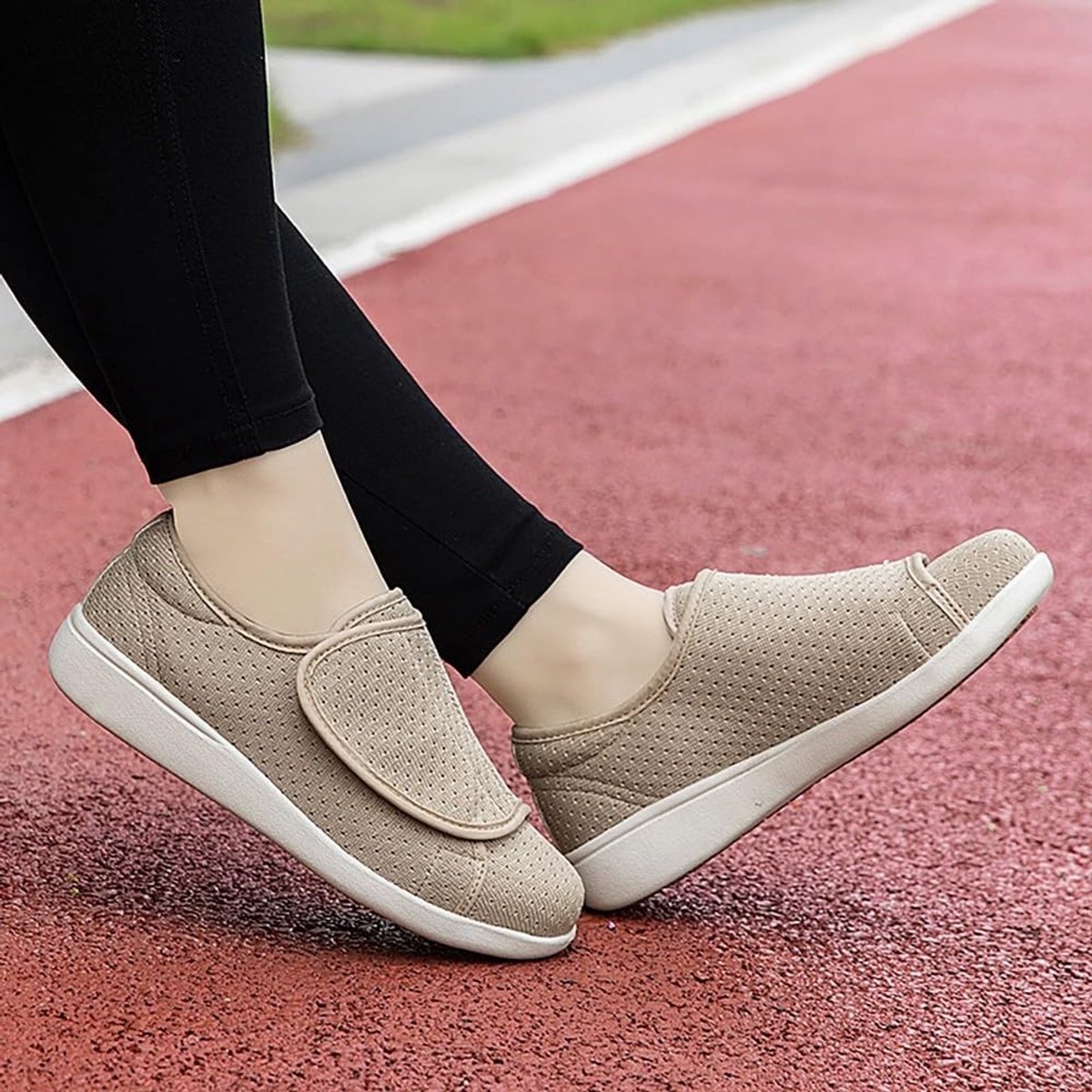 Omgoods - Extra Wijde Diabetische Schoenen met Klittenbandsluiting in Bruin
